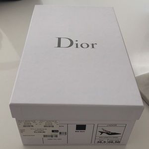 Dior shoebox and tissue.